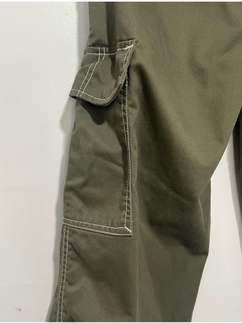 True Religion olive Bobby baggy joggers with cargo pocket - Picture 9 of 11